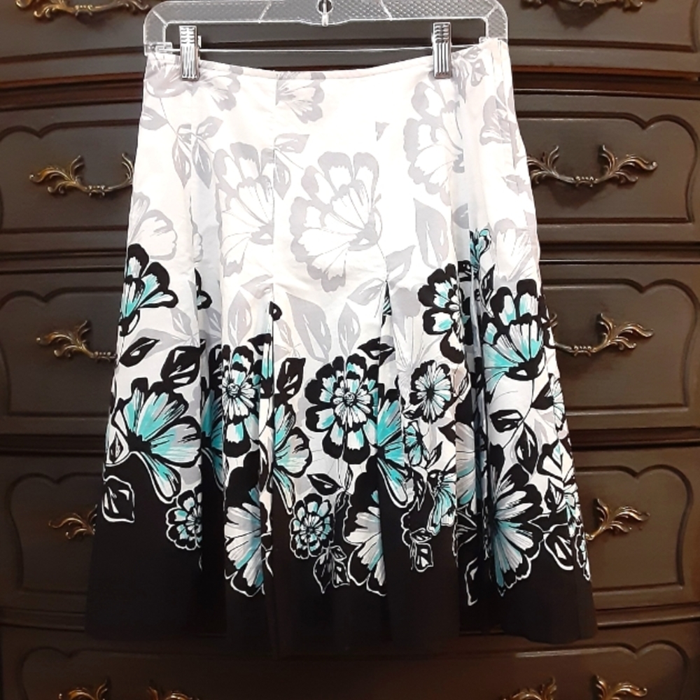 Pleated skirt Sz28